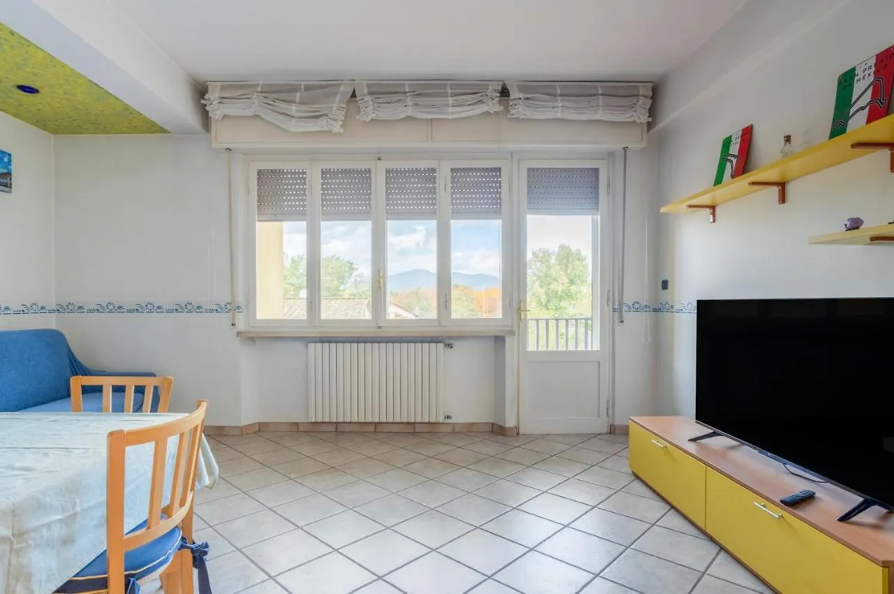 Lucca Roomy Apartment With Balcony And Parking!