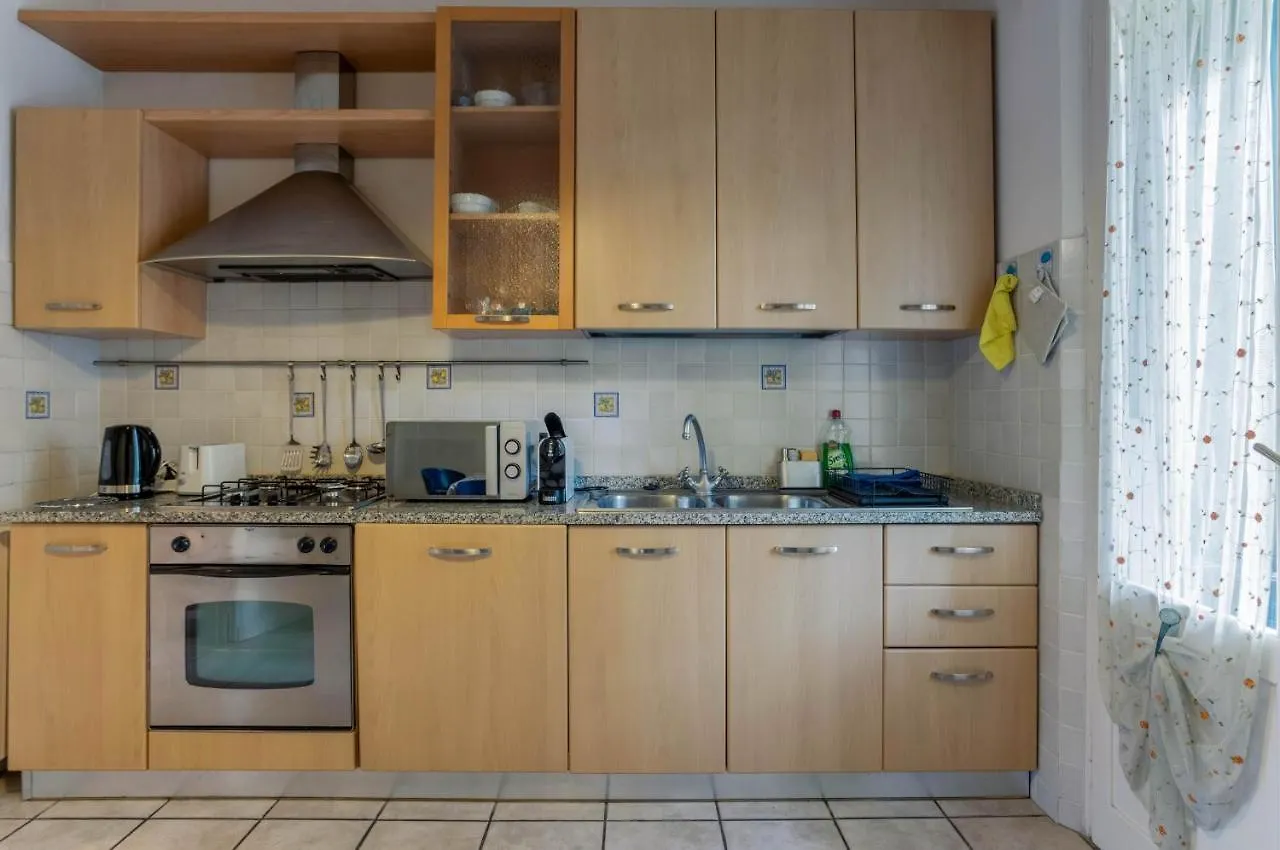 Lucca Roomy Apartment With Balcony And Parking!