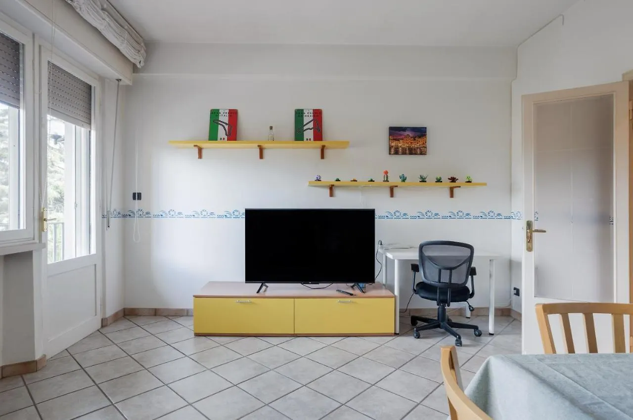 Lucca Roomy Apartment With Balcony And Parking!