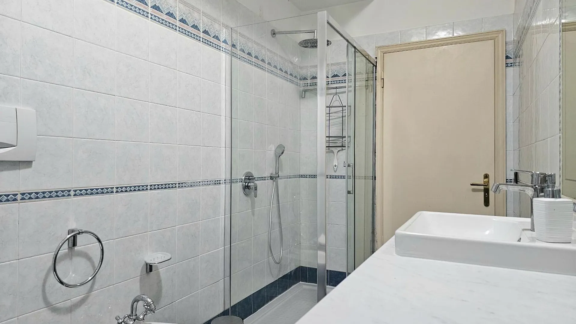 Lucca Roomy Apartment With Balcony And Parking! 0*,