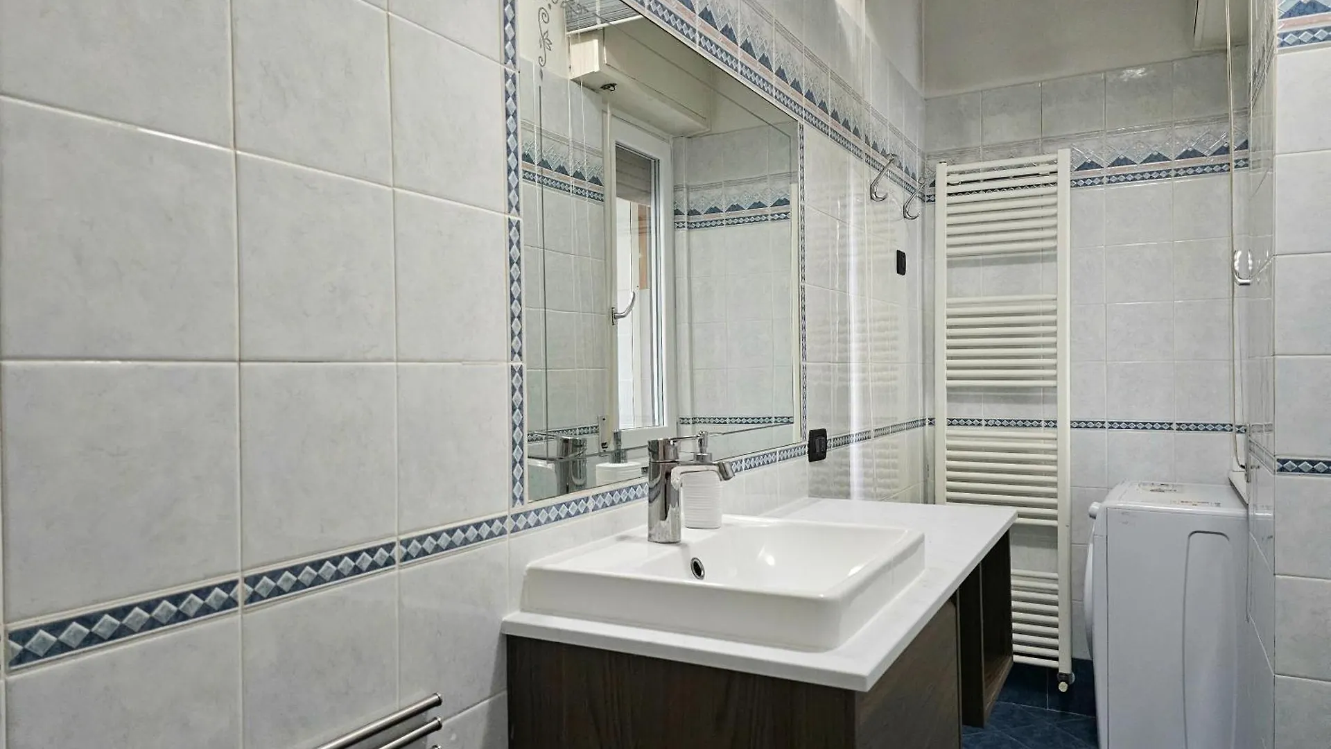 Lucca Roomy Apartment With Balcony And Parking!