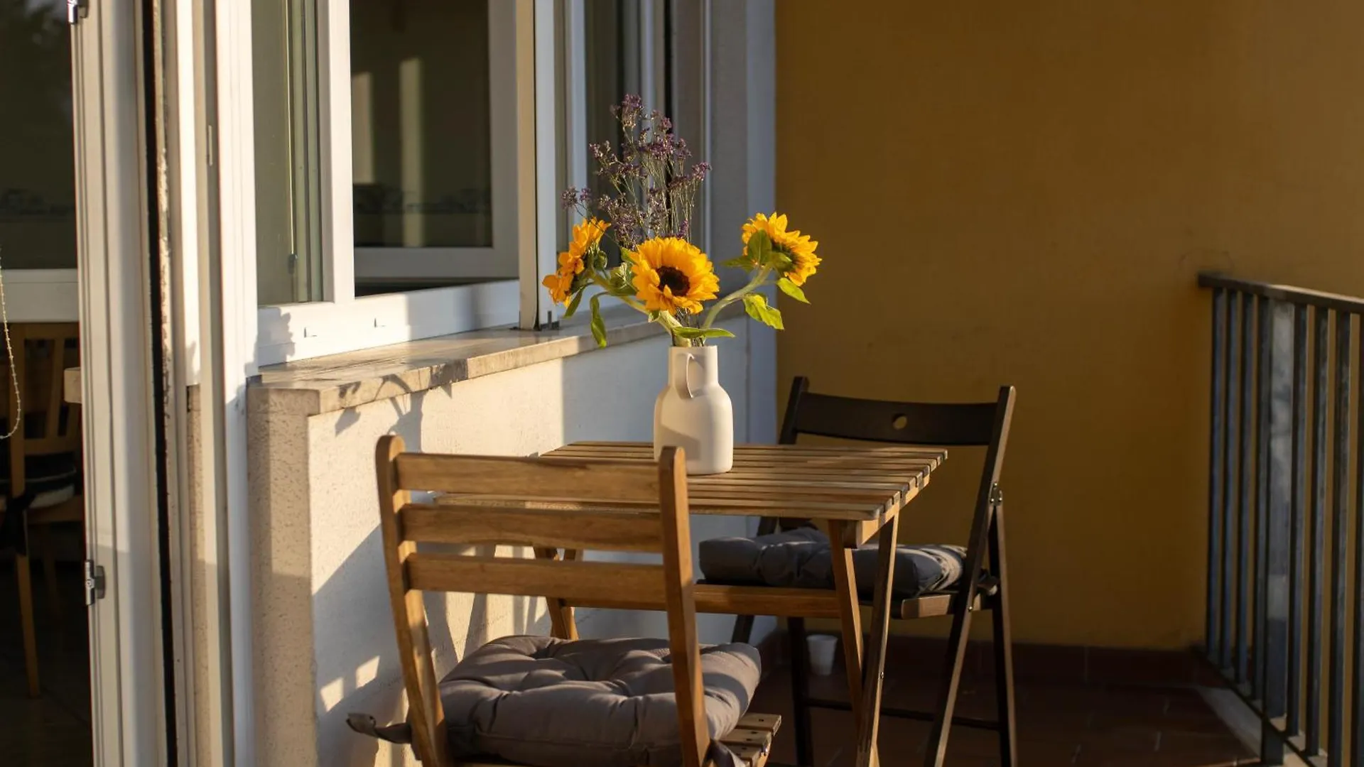 Lucca Roomy Apartment With Balcony And Parking!