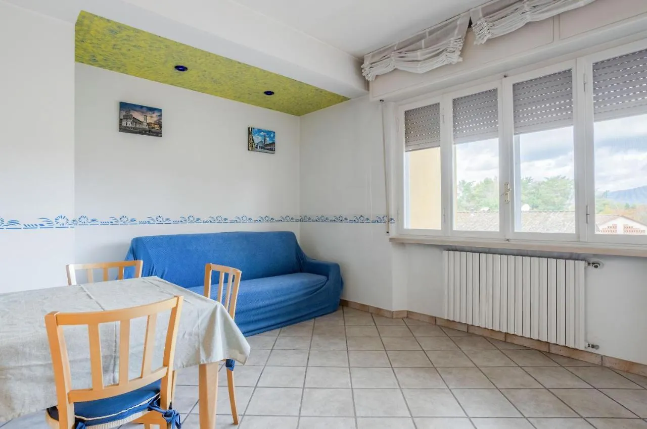 Lucca Roomy Apartment With Balcony And Parking!